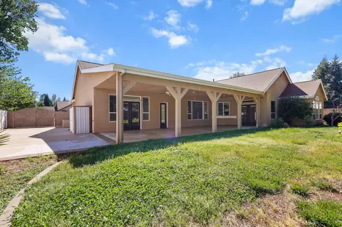 Exterior - 3052 Clear Water Ct, Redding, CA 96002 photo 9 of 13