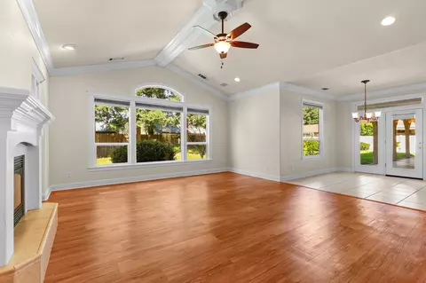 Living - 3052 Clear Water Ct, Redding, CA 96002 photo 8 of 10