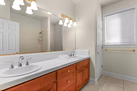 Bath - 3052 Clear Water Ct, Redding, CA 96002 photo 1 of 5