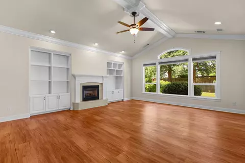 Living - 3052 Clear Water Ct, Redding, CA 96002 photo 6 of 10