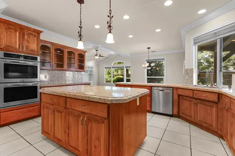 Kitchen - 3052 Clear Water Ct, Redding, CA 96002 photo 4 of 4
