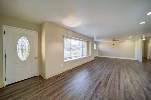 Living - 920 Hallmark Dr, Redding, CA 96001 photo 2 of 5