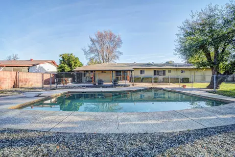 Exterior - 920 Hallmark Dr, Redding, CA 96001 photo 4 of 14