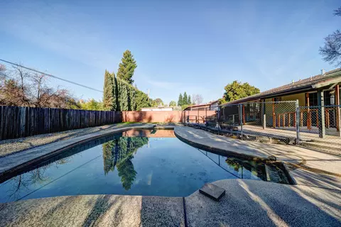 Exterior - 920 Hallmark Dr, Redding, CA 96001 photo 5 of 14
