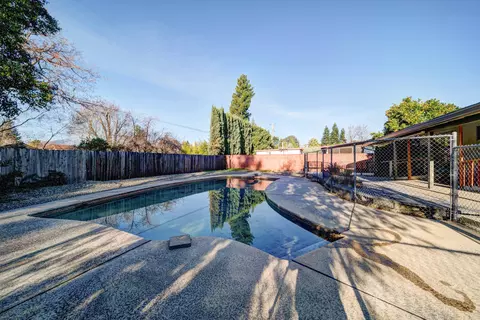 Exterior - 920 Hallmark Dr, Redding, CA 96001 photo 7 of 14