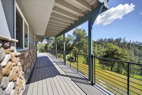 Exterior - 14385 Sundown Dr, Redding, CA 96003 photo 14 of 21