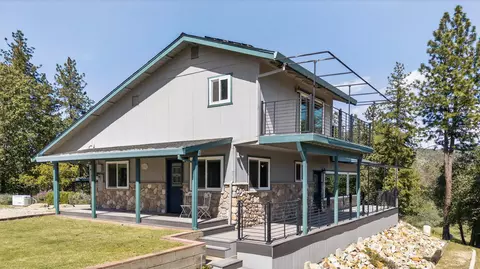 Exterior - 14385 Sundown Dr, Redding, CA 96003 photo 6 of 21