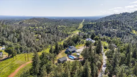 View/Area - 14385 Sundown Dr, Redding, CA 96003 photo 3 of 4