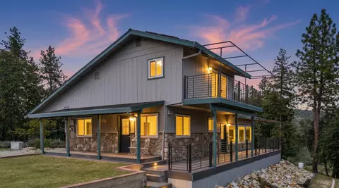 14385 Sundown Dr, Redding, CA 96003