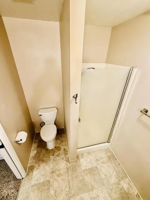 Bath - 1830 Del Mar Ave, Redding, CA 96003 photo 3 of 3
