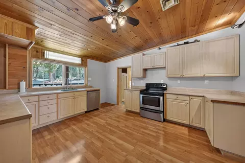 Kitchen - 7682 Brokeoff Meadows Rd, Shingletown, CA 96088 photo 1 of 2