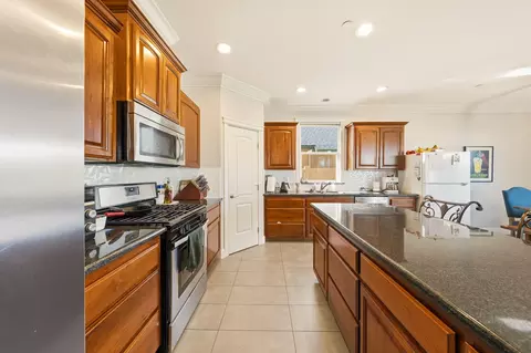 Kitchen - 542 El Mango Dr, Redding, CA 96003 photo 2 of 5