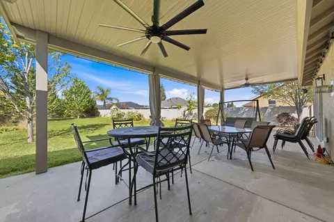 Exterior - 542 El Mango Dr, Redding, CA 96003 photo 2 of 9