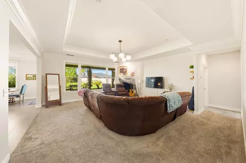 Living - 542 El Mango Dr, Redding, CA 96003 photo 1 of 3
