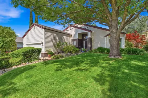 536 Country Oak Dr, Redding, CA 96003