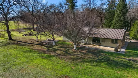 Exterior - 11131 Sara Dr, Redding, CA 96003 photo 31 of 32