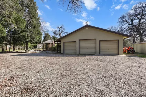 Exterior - 11131 Sara Dr, Redding, CA 96003 photo 7 of 32