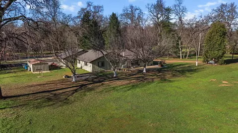 Exterior - 11131 Sara Dr, Redding, CA 96003 photo 30 of 32