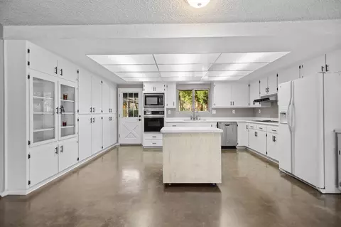 Kitchen - 11131 Sara Dr, Redding, CA 96003 photo 1 of 2