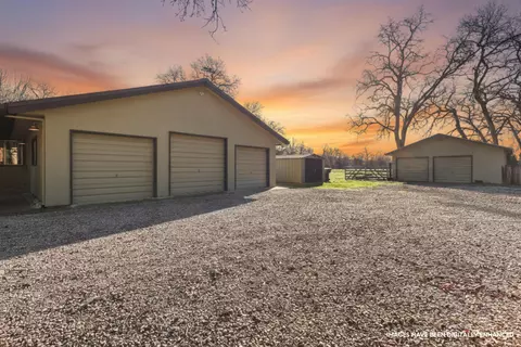 Exterior - 11131 Sara Dr, Redding, CA 96003 photo 11 of 32