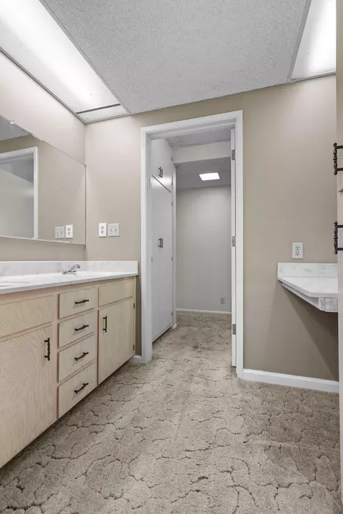 Bath - 11131 Sara Dr, Redding, CA 96003 photo 3 of 10