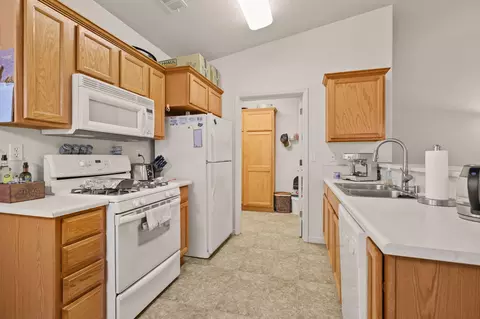 Kitchen - 732 Stonebriar Trl, Redding, CA 96003 photo 1 of 1