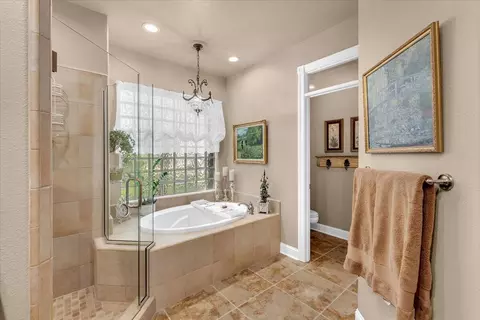 Bath - 3647 Laver Ct, Redding, CA 96002 photo 2 of 5