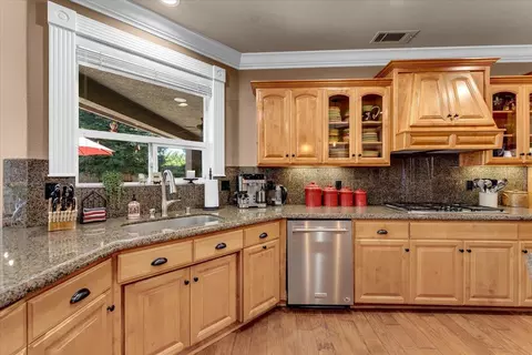 Kitchen - 3647 Laver Ct, Redding, CA 96002 photo 2 of 4