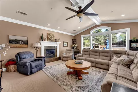 Living - 3647 Laver Ct, Redding, CA 96002 photo 2 of 5