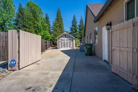 Exterior - 3647 Laver Ct, Redding, CA 96002 photo 26 of 32