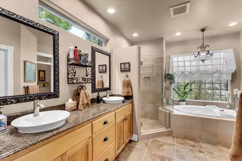 Bath - 3647 Laver Ct, Redding, CA 96002 photo 1 of 5
