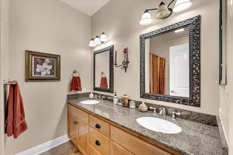 Bath - 3647 Laver Ct, Redding, CA 96002 photo 5 of 5