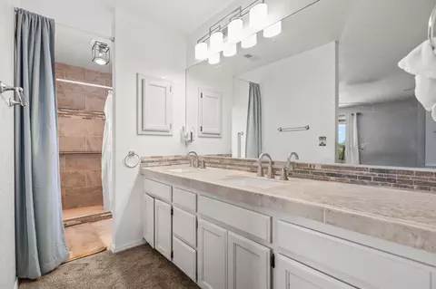 Bath - 780 Teakwood Dr, Redding, CA 96003 photo 1 of 4