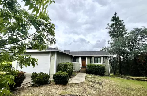 807 Monarch Ct, Redding, CA 96003