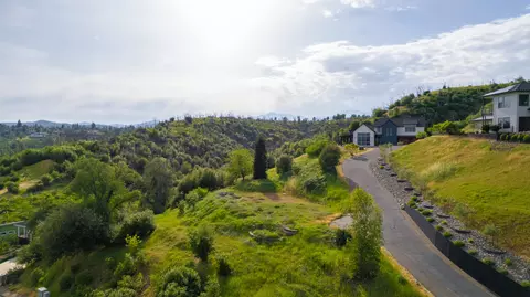 View/Area - 490 Turquoise Ct, Redding, CA 96003 photo 3 of 5