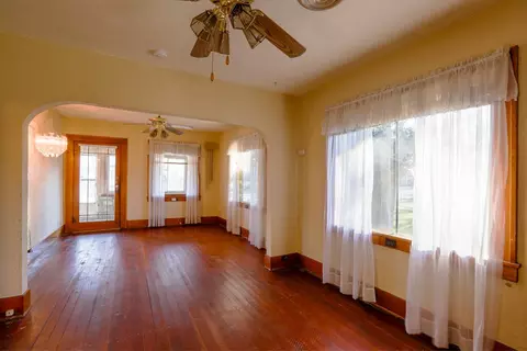Living - 734 Douglass St, Red Bluff, CA 96080 photo 4 of 6