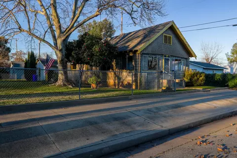 Exterior - 734 Douglass St, Red Bluff, CA 96080 photo 3 of 12