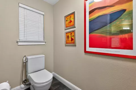 Bath - 11456 Wales Dr, Redding, CA 96003 photo 2 of 4