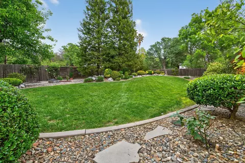 Exterior - 11456 Wales Dr, Redding, CA 96003 photo 7 of 12