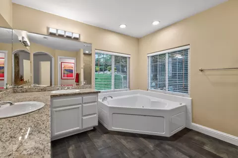 Bath - 11456 Wales Dr, Redding, CA 96003 photo 1 of 4
