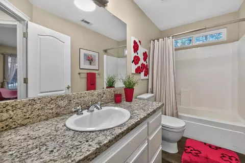 Bath - 11456 Wales Dr, Redding, CA 96003 photo 3 of 4