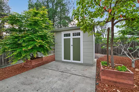 Exterior - 11456 Wales Dr, Redding, CA 96003 photo 10 of 12