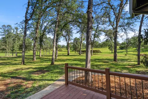 11385 Easy St, Redding, CA 96003