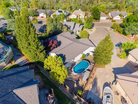 View/Area - 1030 Tulare Ct, Redding, CA 96003 photo 4 of 5