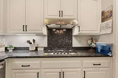Kitchen - 1030 Tulare Ct, Redding, CA 96003 photo 3 of 3