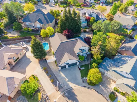 View/Area - 1030 Tulare Ct, Redding, CA 96003 photo 1 of 5