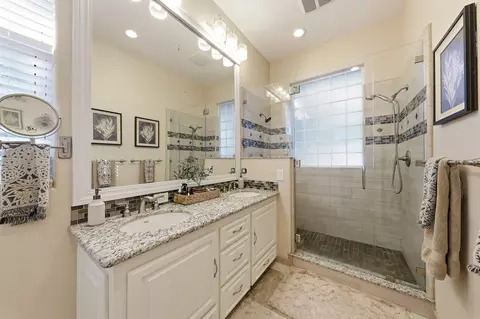 Bath - 1030 Tulare Ct, Redding, CA 96003 photo 1 of 2