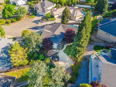 View/Area - 1030 Tulare Ct, Redding, CA 96003 photo 2 of 5