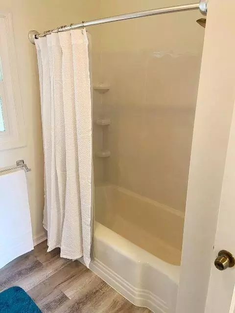 Bath - 135 Treasure Dr, Red Bluff, CA 96080 photo 3 of 4