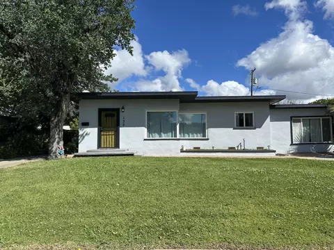 Exterior - 135 Treasure Dr, Red Bluff, CA 96080 photo 4 of 6